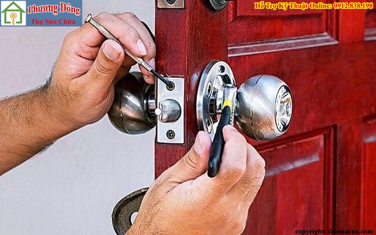 Khóa cửa gỗ bị hư mở không được?
