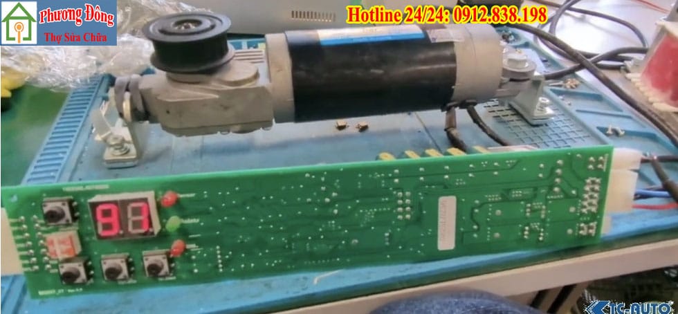 Sửa Mô-Tơ cửa kính phát ra tiếng kêu bất thường