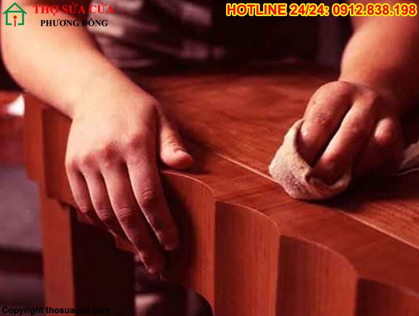 Đánh Vecni đồ gỗ