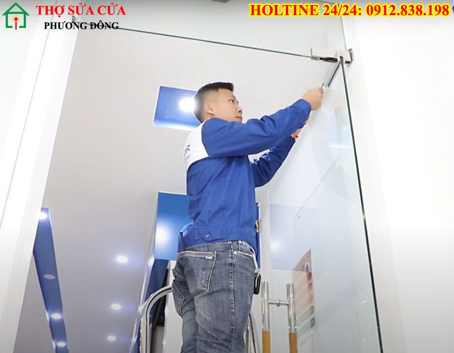 Sửa cửa kính tại phường Tân Thuận