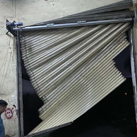 sửa cửa cuốn bung nan ra khỏi ray