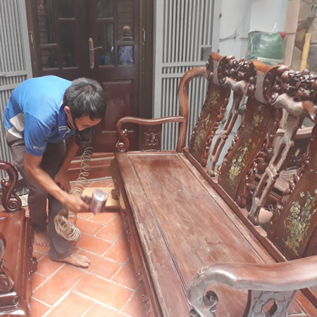 sơn đồ gỗ phun pu đánh vecni