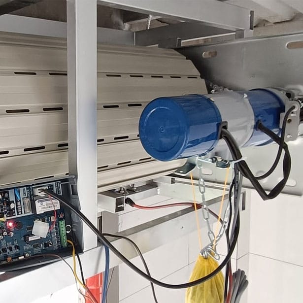 thay linh kiện phụ kiện cửa cuốn