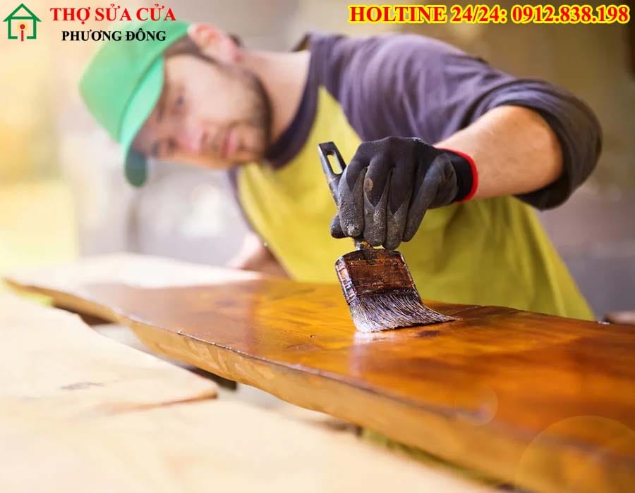 thợ sơn đồ gỗ phun PU đánh vecni