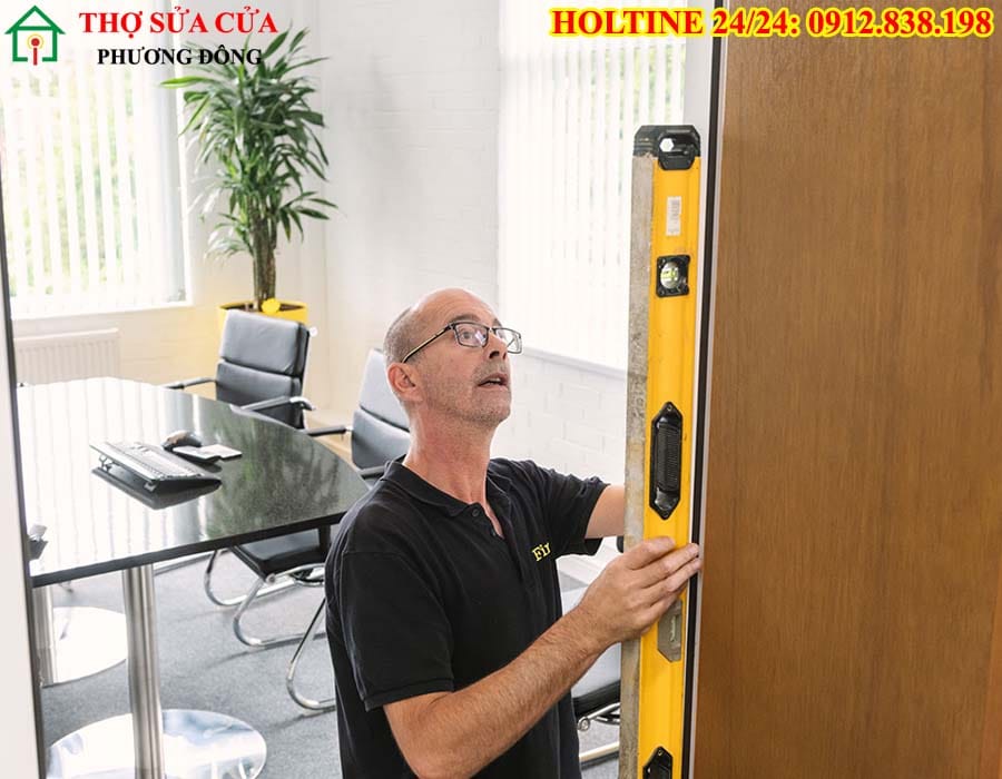 thợ sửa cửa chống cháy