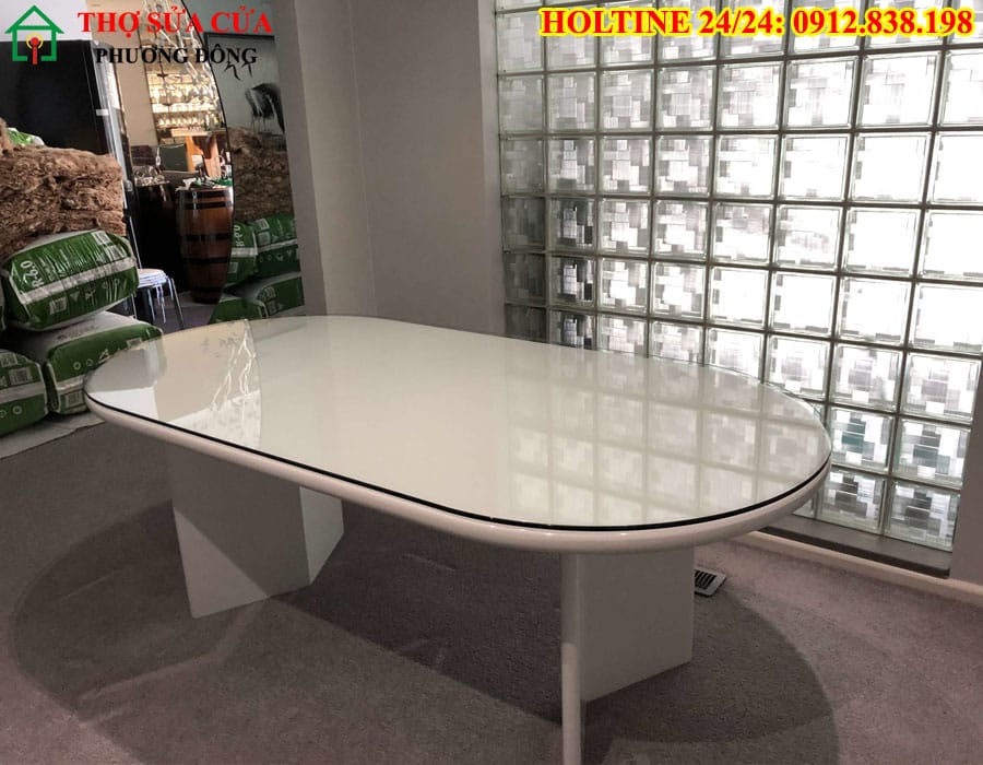 Cắt kính mặt bàn tại HCM