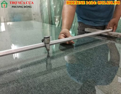 Cắt kính mặt bàn tại Hà Nội