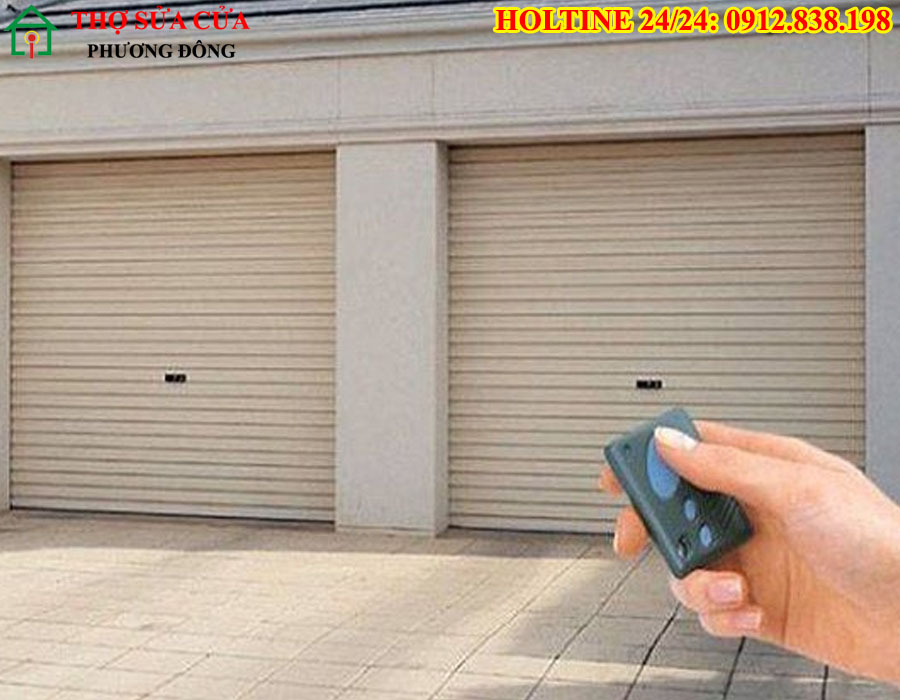 Kiểm tra và thay pin remote cửa cuốn