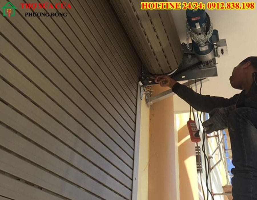 Cửa cuốn không lên không xuống