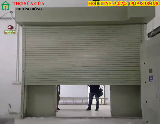 Cửa cuốn lại tự dừng hoặc tự đảo chiều