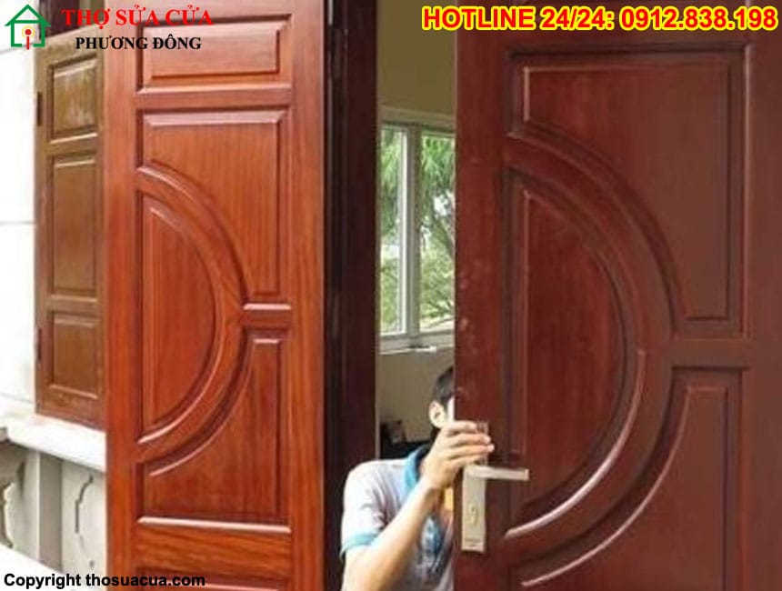 Sửa cửa gỗ bị hở không khít