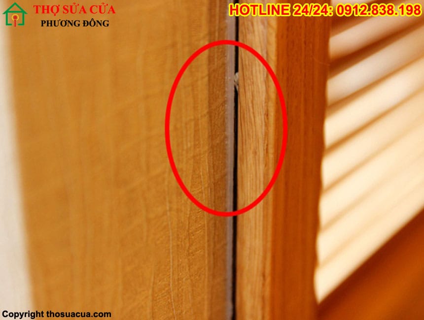 Sửa cửa gỗ bị hở không khít