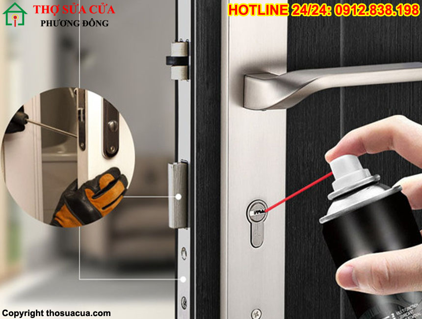 Cách khắc phục khóa cửa gỗ bị kẹt tay gạt