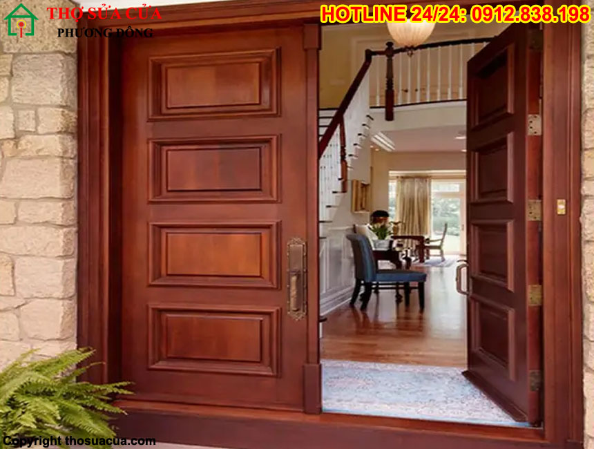 Cách sơn lại cửa gỗ cũ bị bong tróc
