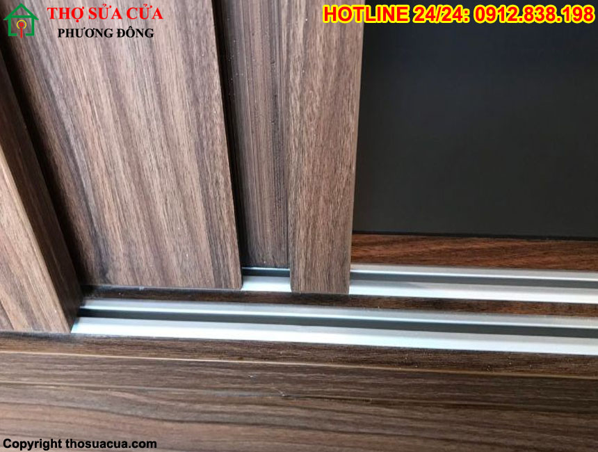 Cách sửa cửa lùa tủ quần áo bị kẹt