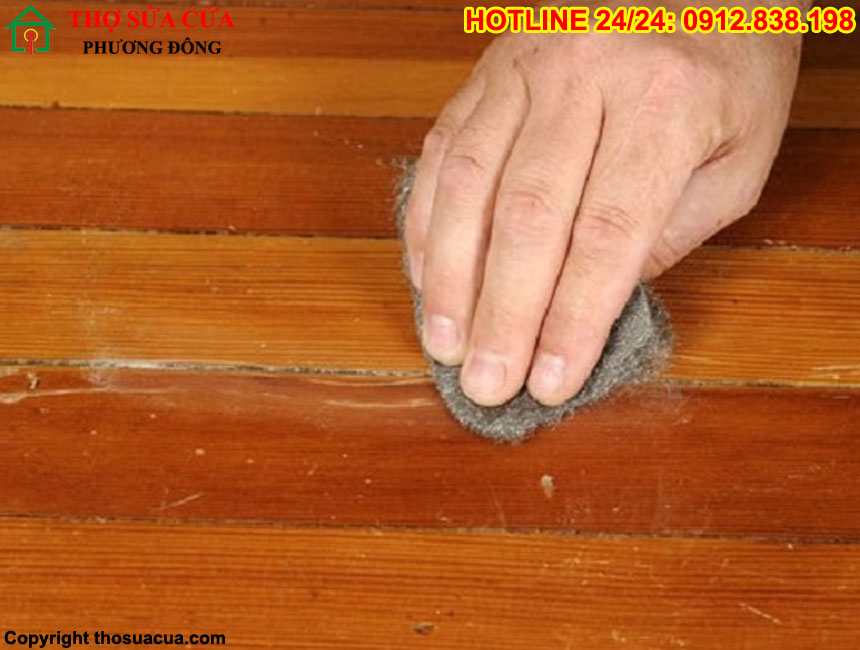 Khắc phục mặt bàn gỗ bị nứt nẻ