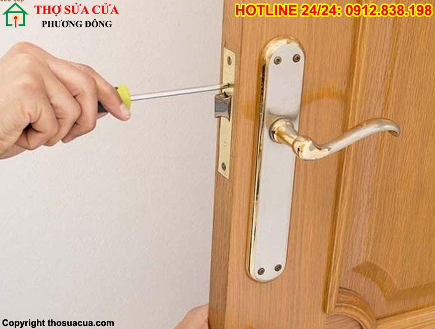Sửa chữa và Bảo dưỡng cửa gỗ