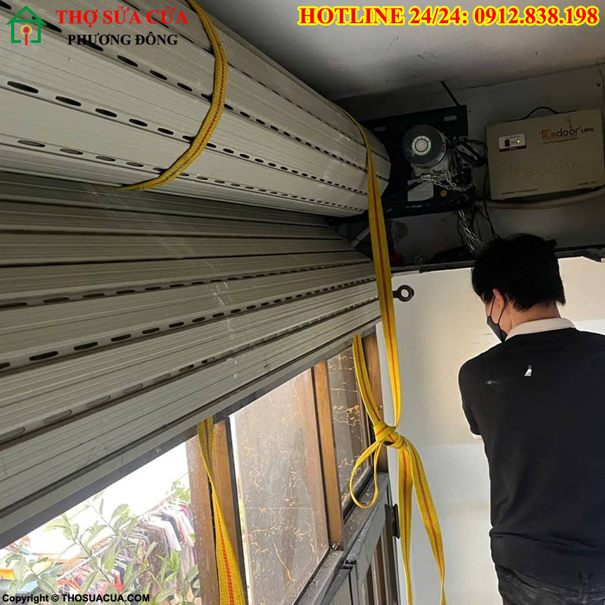 Cửa cuốn bị kẹt nan xổ lô