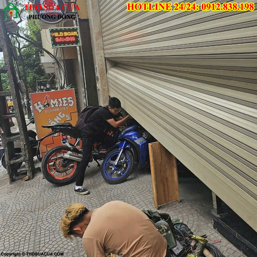 Cửa cuốn bị kẹt nan xổ lô