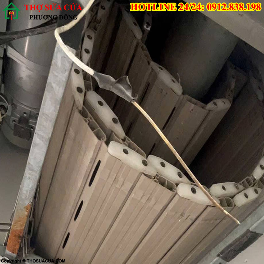 Cửa cuốn bị kẹt nan xổ lô