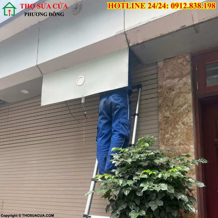 cửa cuốn kêu tít tít