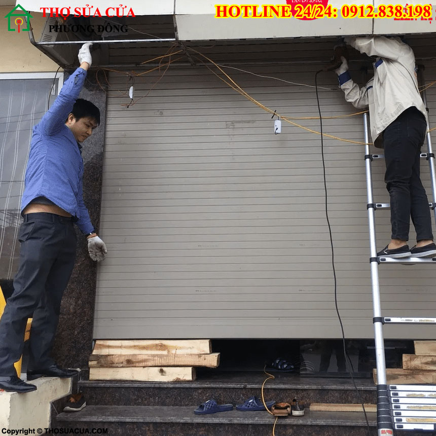 cửa cuốn kêu tít tít
