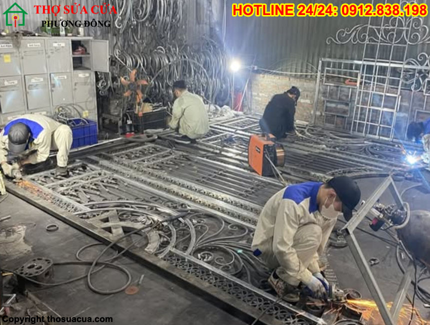 Cửa sắt Phương Đông