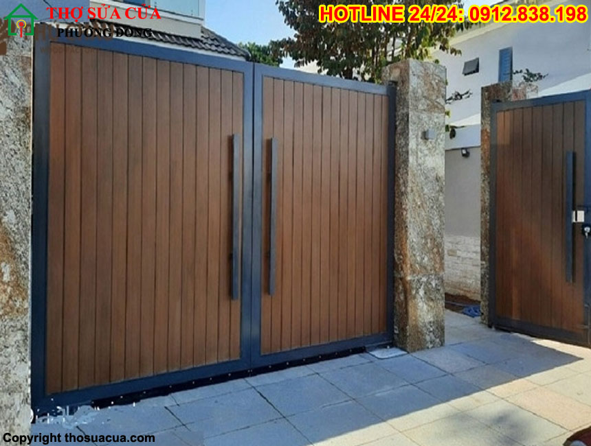 Cửa sắt giả gỗ 4 cánh đẹp
