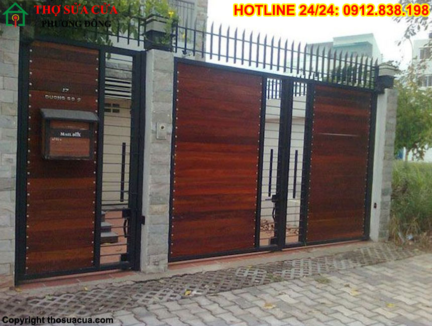 Cửa sắt giả gỗ 4 cánh đẹp