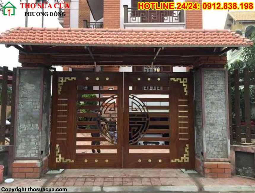 Cửa sắt giả gỗ