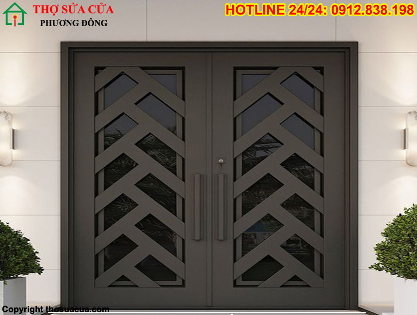 Cửa sắt kết hợp kính cường lực