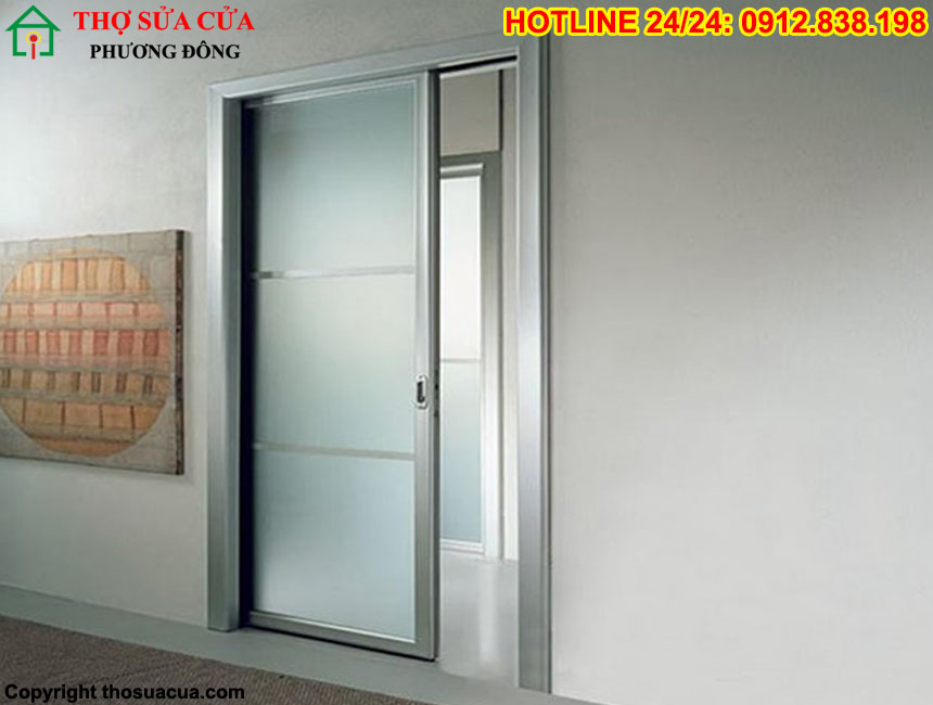 Cửa sắt kết hợp kính cường lực