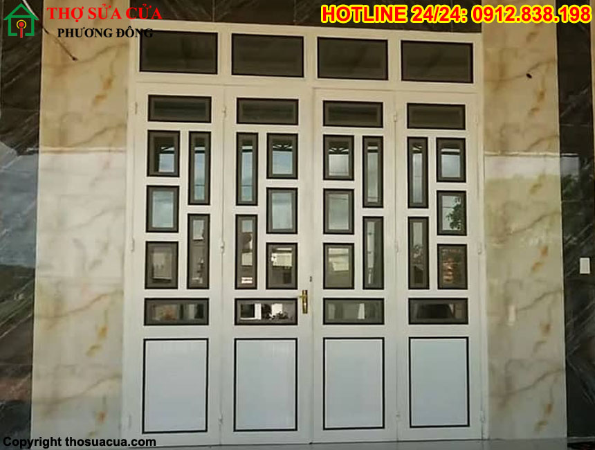 Cửa sắt kết hợp kính cường lực