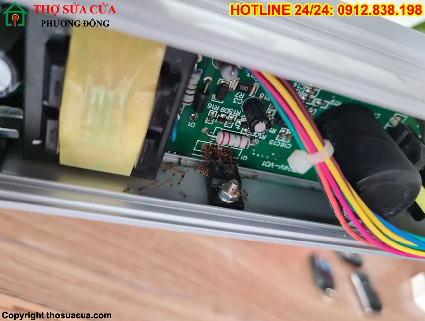 Cảm biến cửa kính tự động không nhận