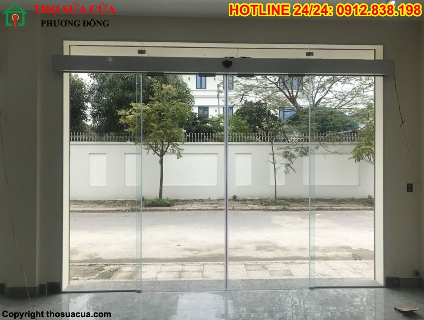 Hướng dẫn xử lý lỗi cửa kính tự động bị kẹt từ chuyên gia Phương Đông
