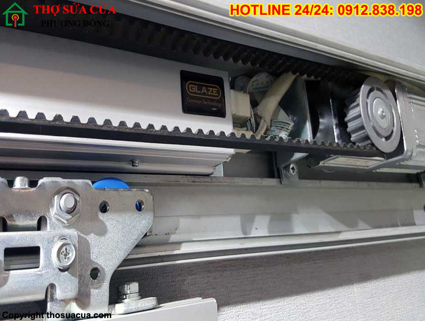 Cửa kính tự động đóng mở chậm
