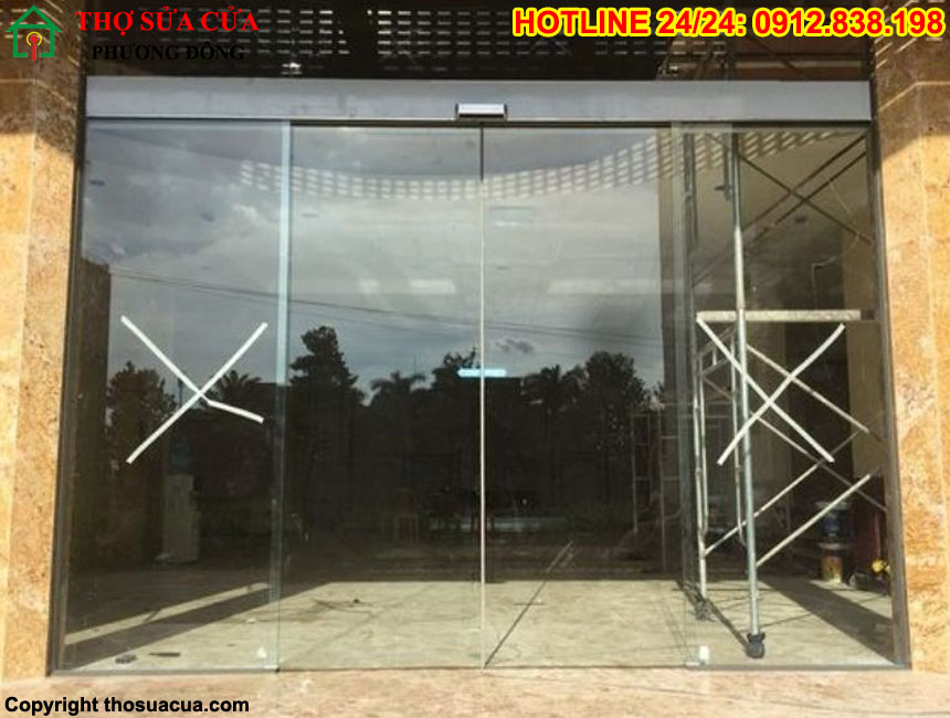 Giá cửa kính tự động