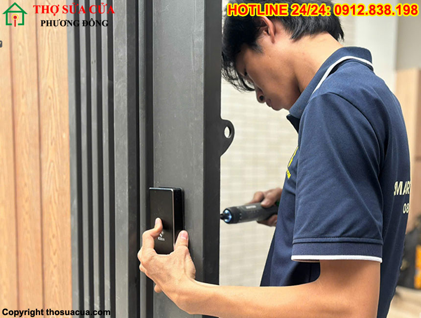 Lắp khóa điện tử cho cổng sắt