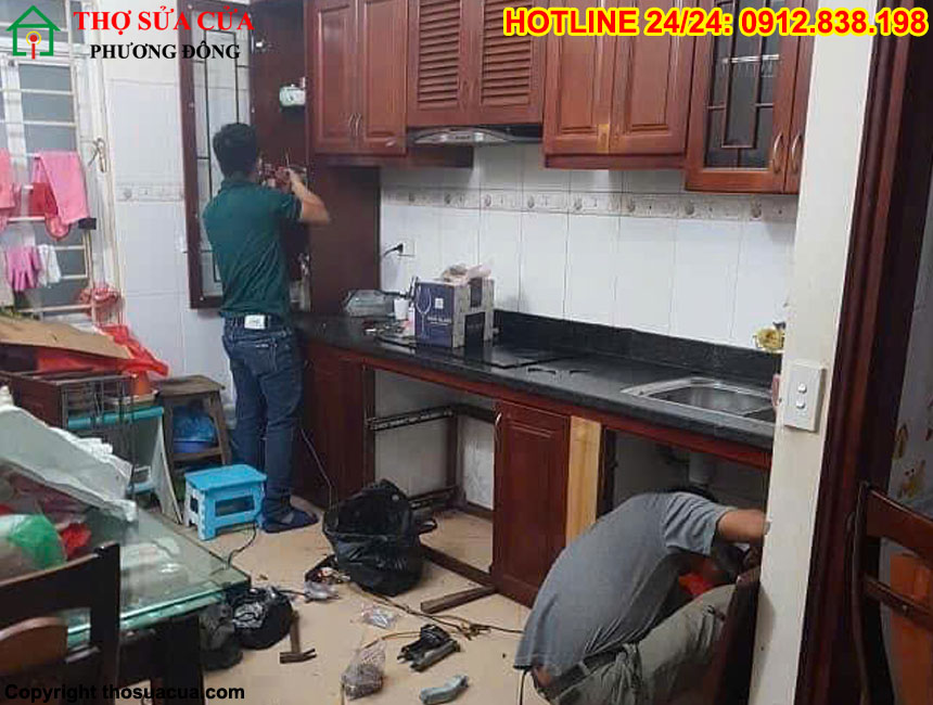 Tủ bếp đóng hở khe