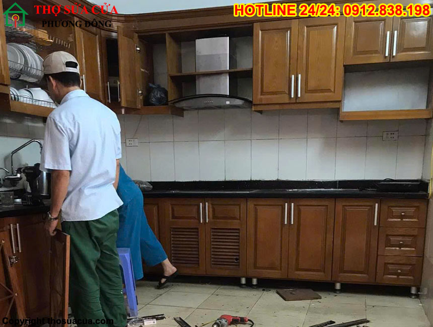 Tủ bếp đóng hở khe