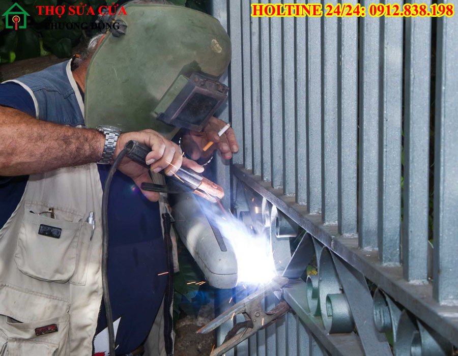 Thợ hàn cửa sắt tại nhà Hà Nội