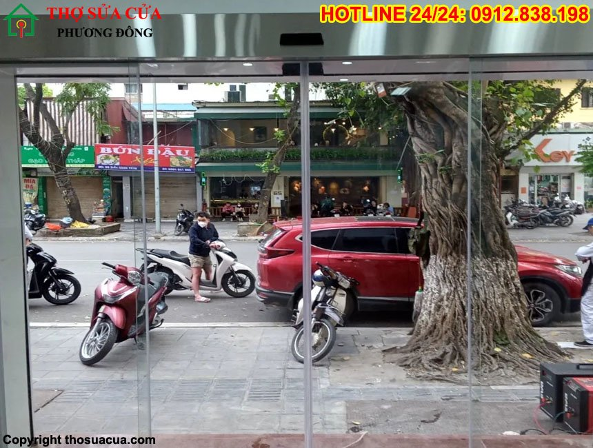 Cửa kính tự động