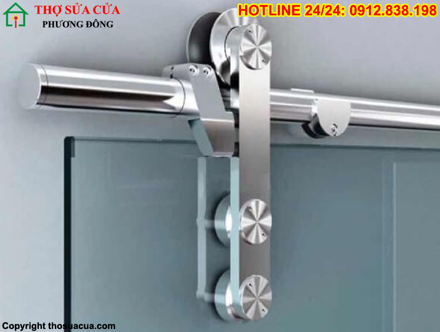 Bánh xe cửa lùa kính bị hỏng