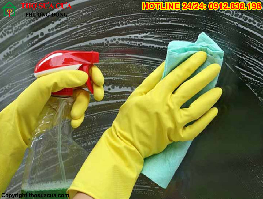 Cửa kính cường lực bị mờ