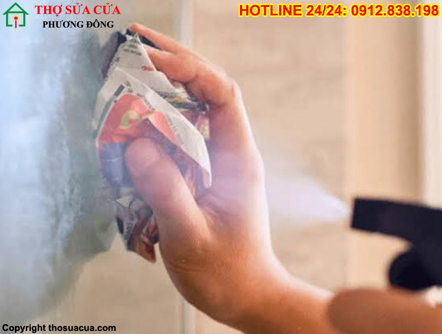 Cửa kính cường lực bị mờ