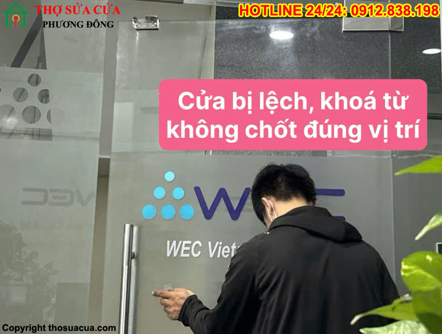 Cửa kính cường lực đóng không khít