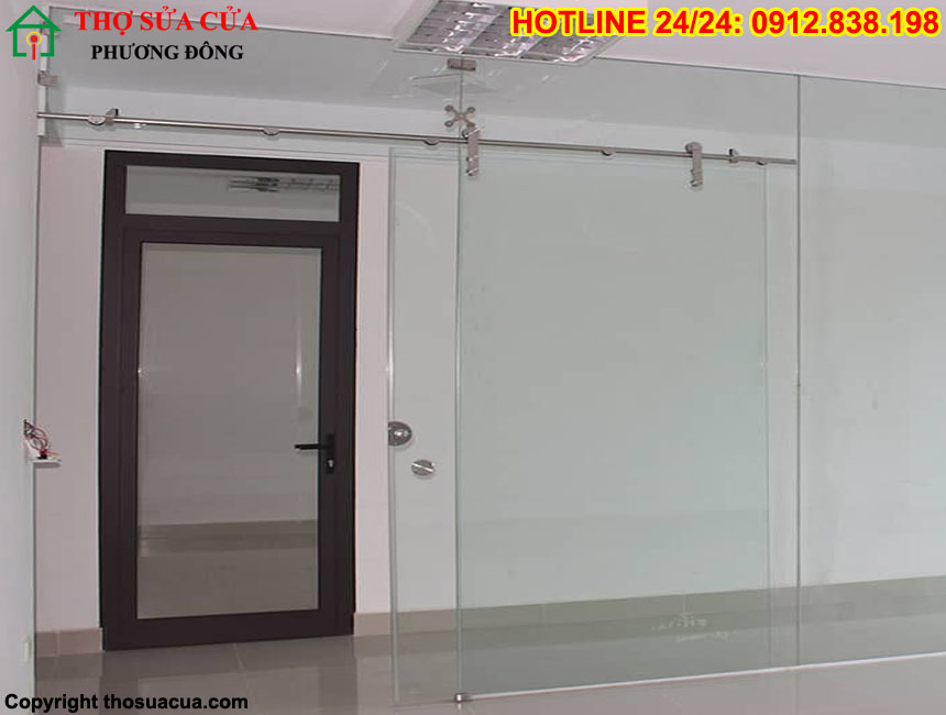 Cửa kính cường lực trượt nặng