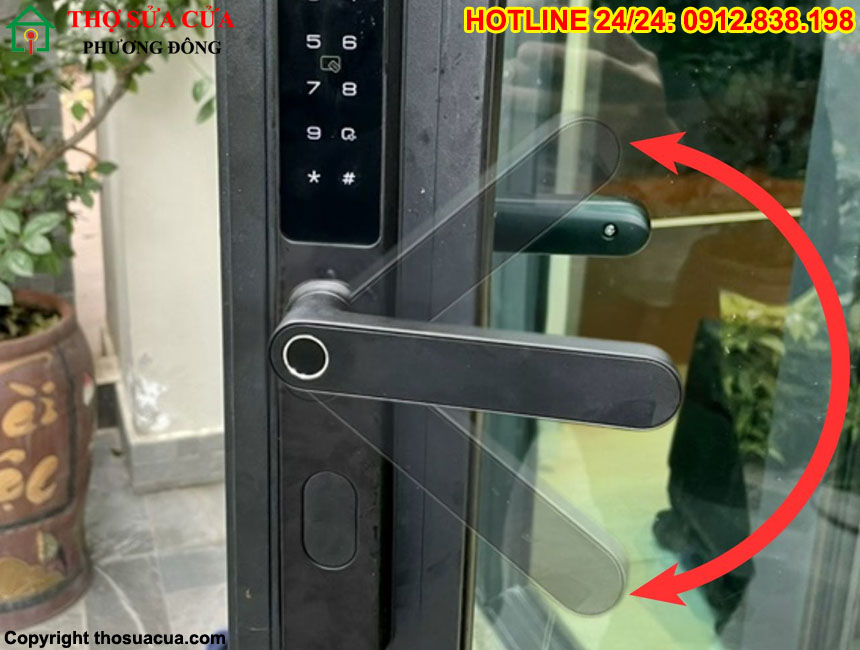 Ổ khóa cửa kính bị hỏng