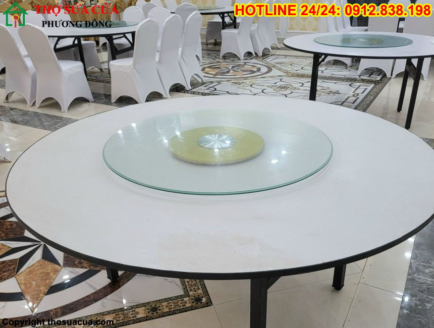 Mặt bàn kính nhà hàng