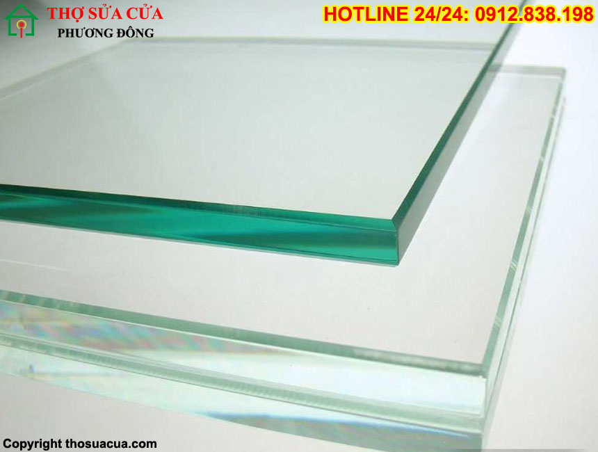 So sánh kính cường lực và kính thường